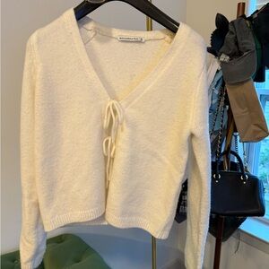 Abercrombie White V-Neck Sweater